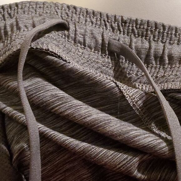 All In Motion Men’s Charcoal Gray  Athletic Shorts, Size Xl - Picture 4 of 4